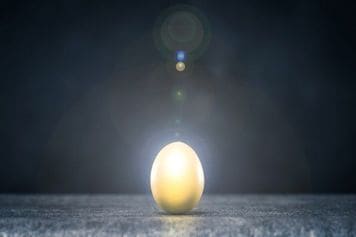 2カ月で100ドル超の上昇となった金価格の今後を考える