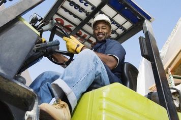米11月雇用者は22万人増加、FRBは今週利上げへ