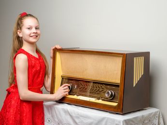 【1955(昭和30)年8月7日】トランジスタラジオ発売