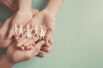 老後のオムツを誰に取り換えてもらうか問題。尊厳と親孝行、介護の世代間ギャップ
