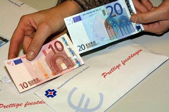【2002（平成14）年2月28日】EU（欧州連合）が通貨のユーロへの切替えを完了