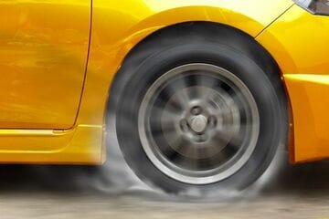 【2015（平成27）年3月23日】中国の企業がイタリアのタイヤメーカー「ピレリ」を買収