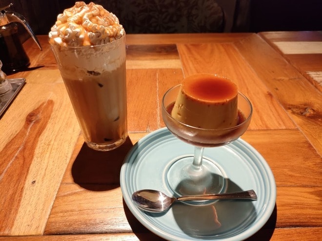 「コナズ珈琲」プリンとドリンク