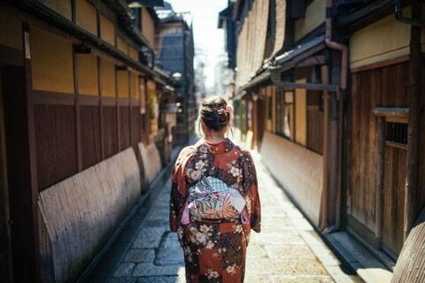 アベノミクス最大の成功例：訪日外国人旅行者の爆発的増加