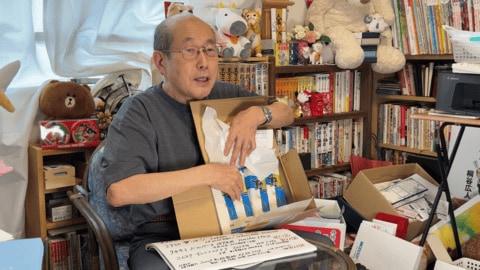 インタビューを受ける桐谷さん