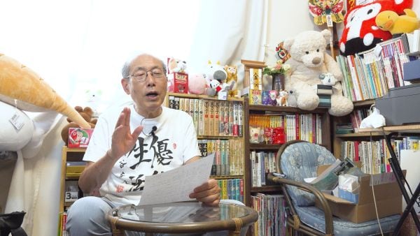 インタビューを受ける桐谷さん